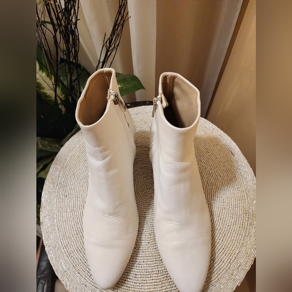 Vince Vero Cuoio Size 7 M white leather Boots .Made In Italy. - Picture 4 of 10